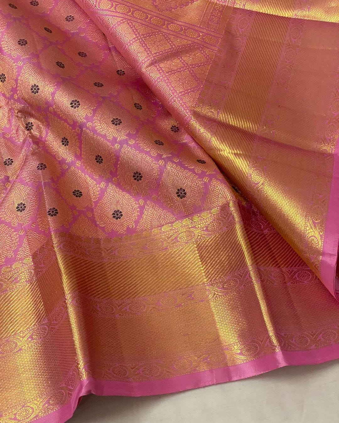 Verdant Pink Soft Silk Saree With Outstanding Blouse Piece