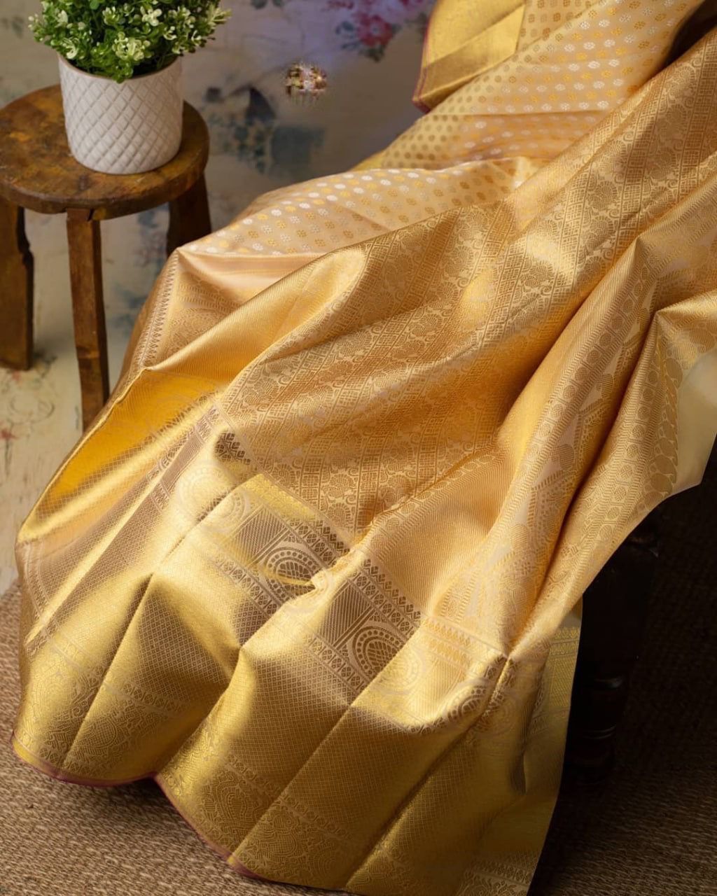 Pulsating Beige Soft Silk Saree With Skinny Blouse Piece