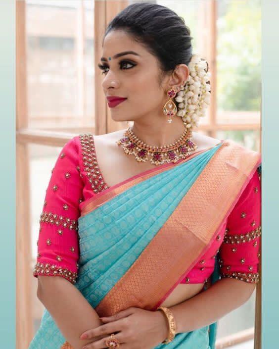 Beguiling Firozi Soft Silk Saree With Rhapsodic Blouse Piece