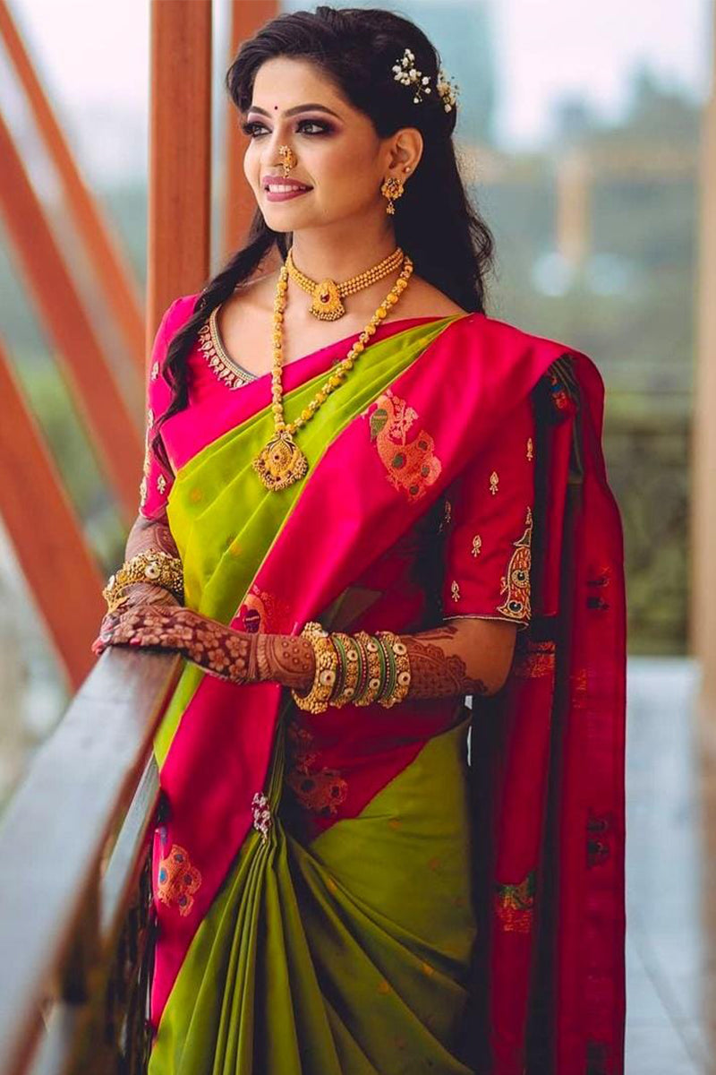 Seraphic Parrot Soft Silk Saree With Effulgent Blouse Piece