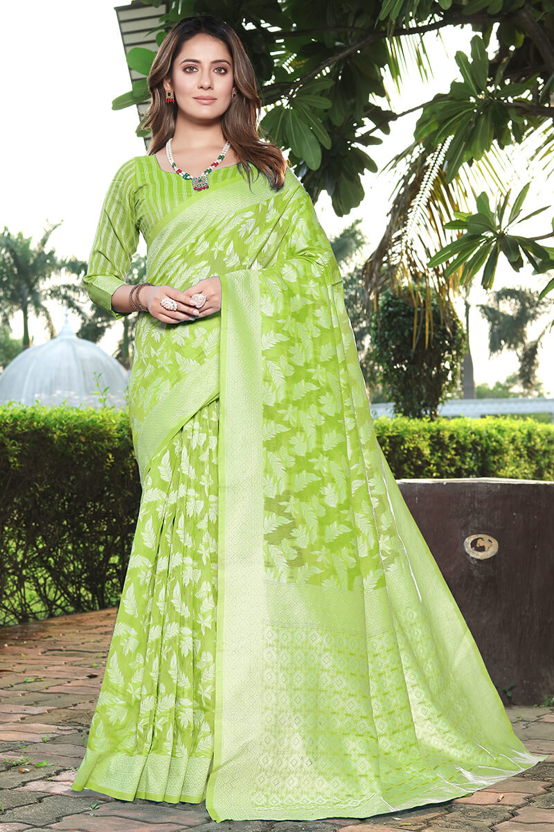 Blissful Green Cotton Silk Saree With Magnetic Blouse Piece