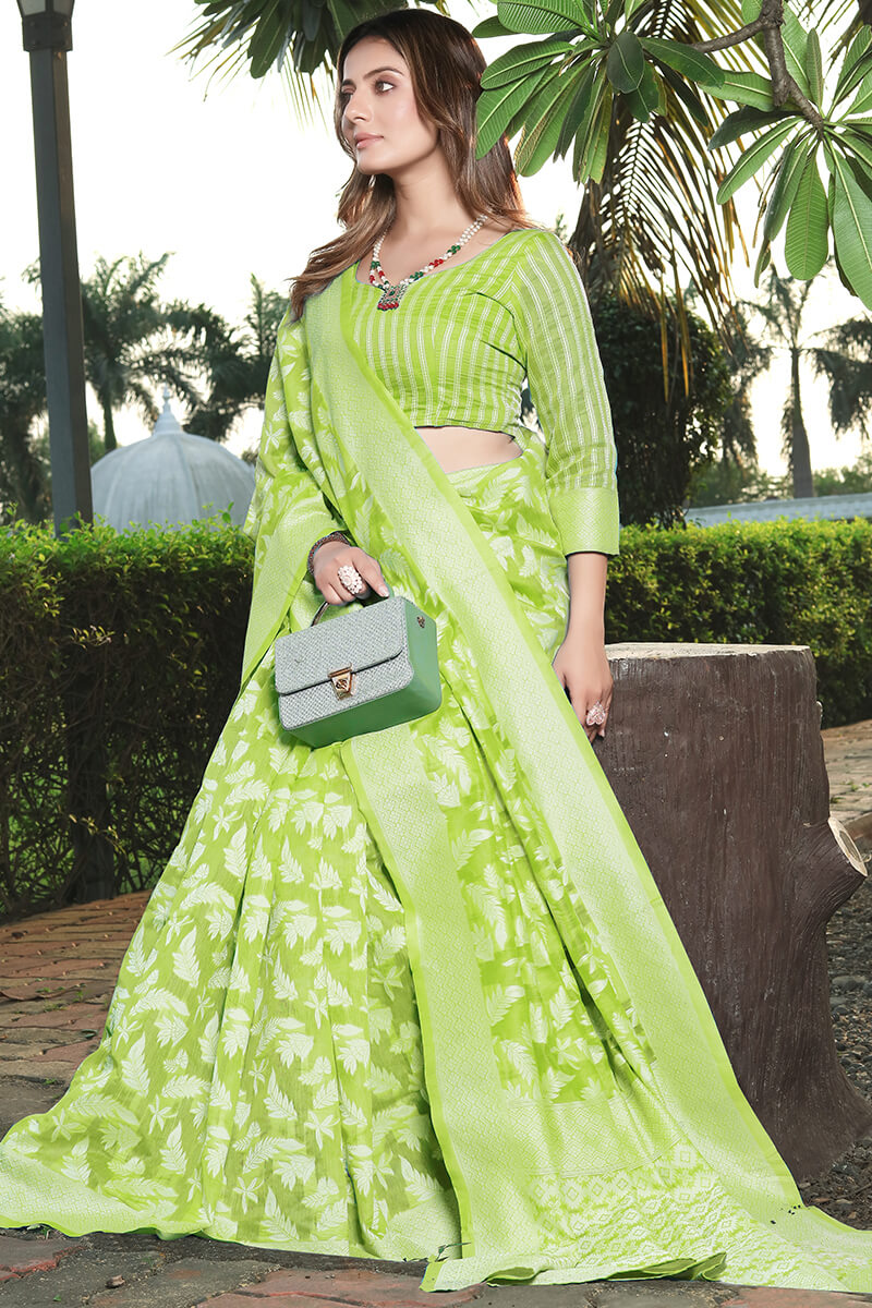 Blissful Green Cotton Silk Saree With Magnetic Blouse Piece