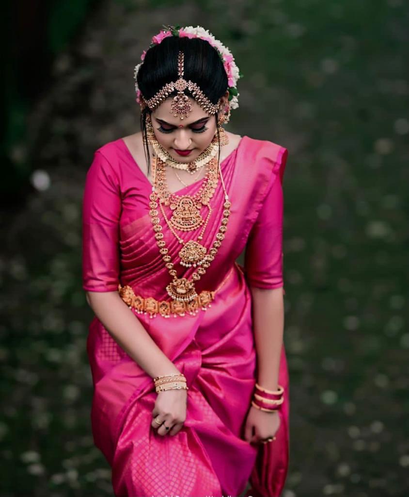 Majestic Dark Pink Soft Silk Saree With Eye-catching Blouse Piece