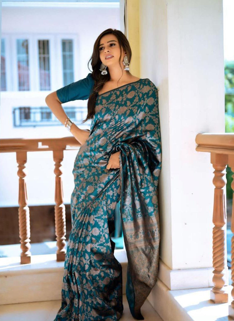 Incomparable Rama Soft Silk Saree With Aplomb Blouse Piece