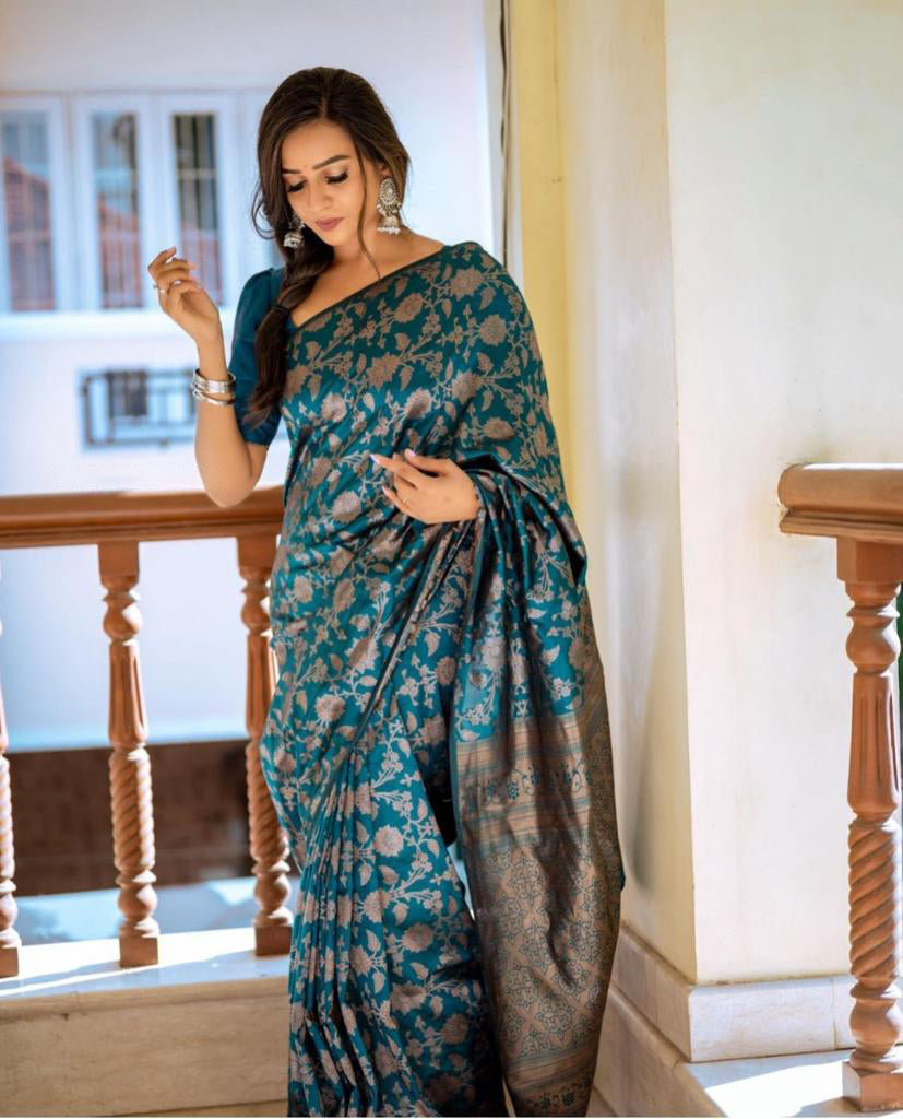 Incomparable Rama Soft Silk Saree With Aplomb Blouse Piece