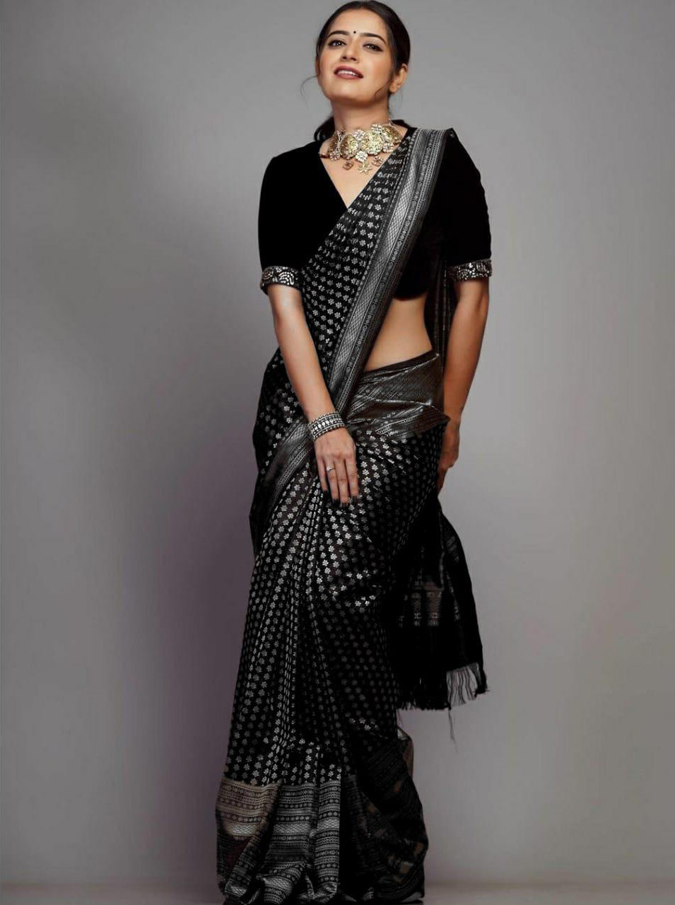 Improbable Black Soft Silk Saree With Enamoring Blouse Piece