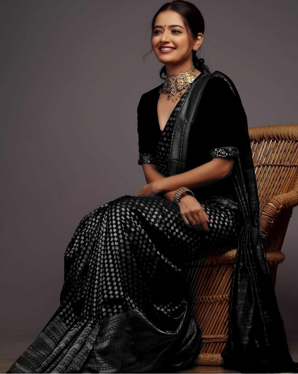 Improbable Black Soft Silk Saree With Enamoring Blouse Piece