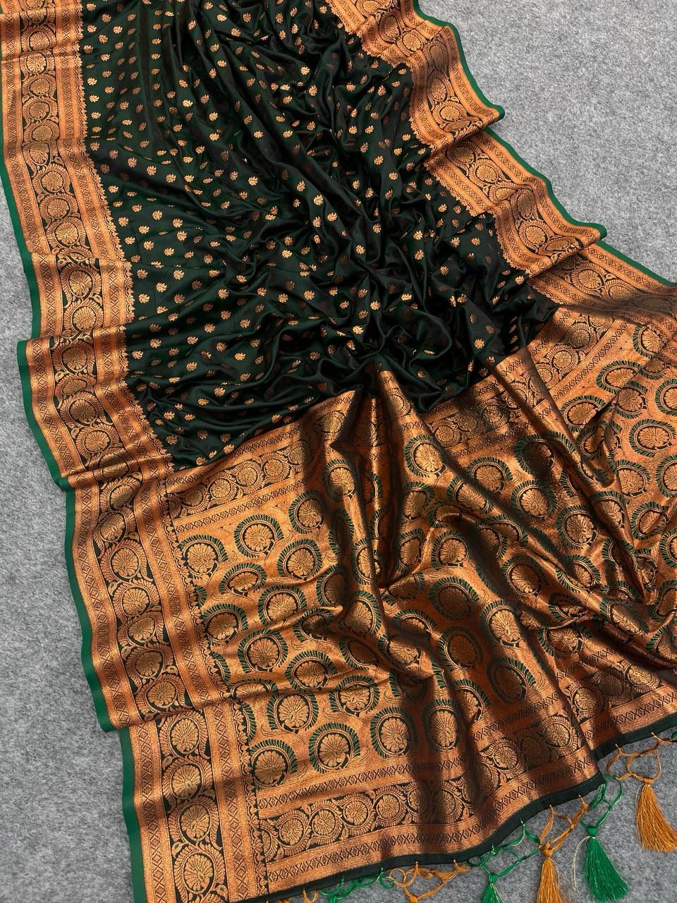 A glam Dark Green Soft Banarasi Silk Saree With Effulgent Blouse Piece