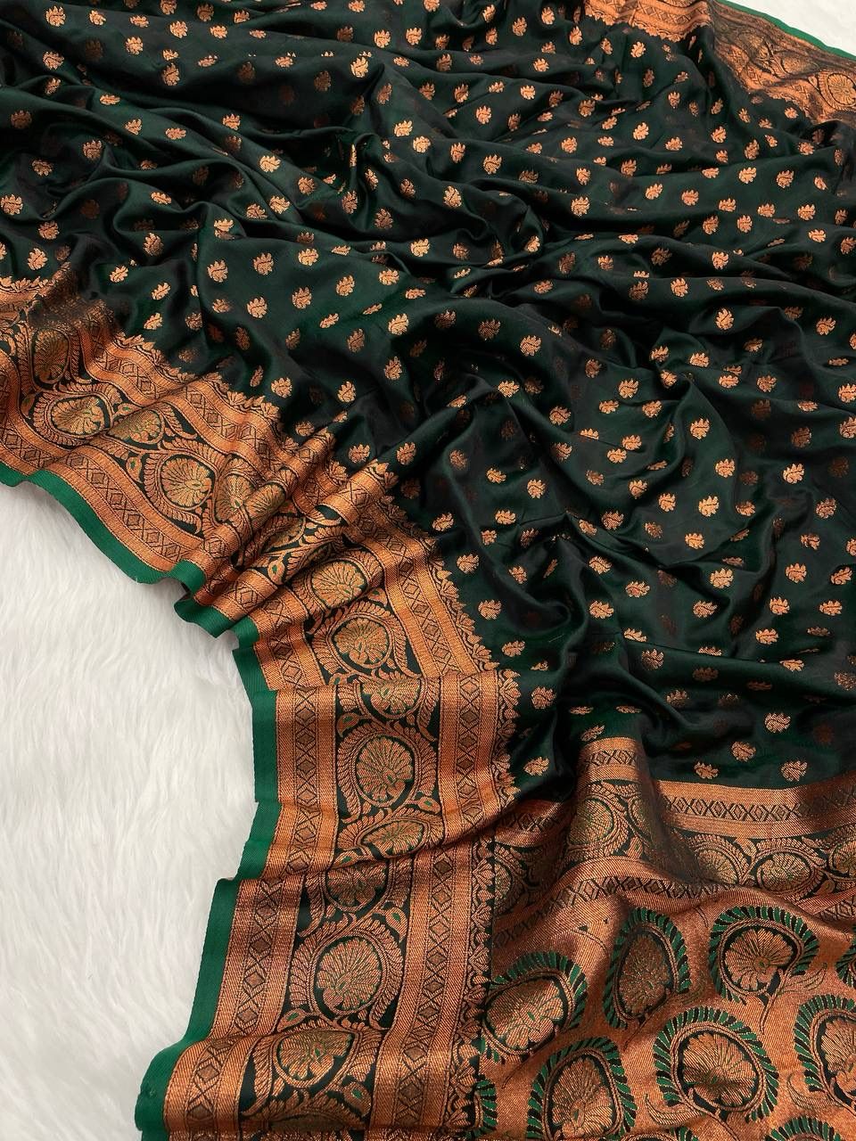 A glam Dark Green Soft Banarasi Silk Saree With Effulgent Blouse Piece