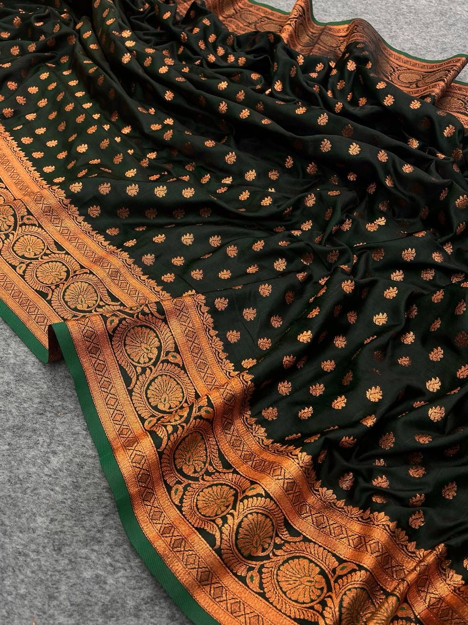 A glam Dark Green Soft Banarasi Silk Saree With Effulgent Blouse Piece