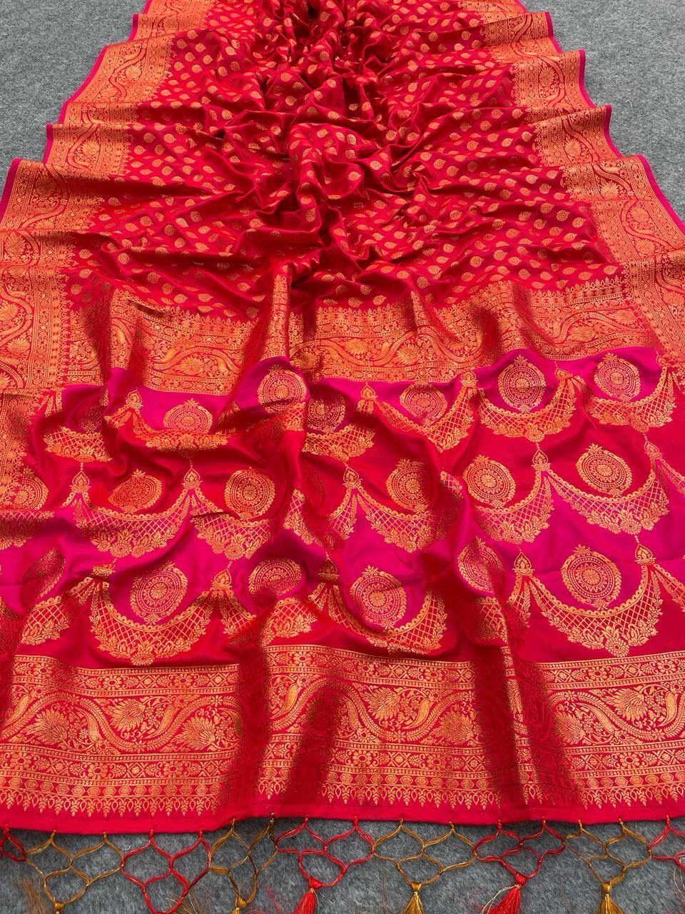 Desirable Red Soft Banarasi Silk Saree With Snappy Blouse Piece