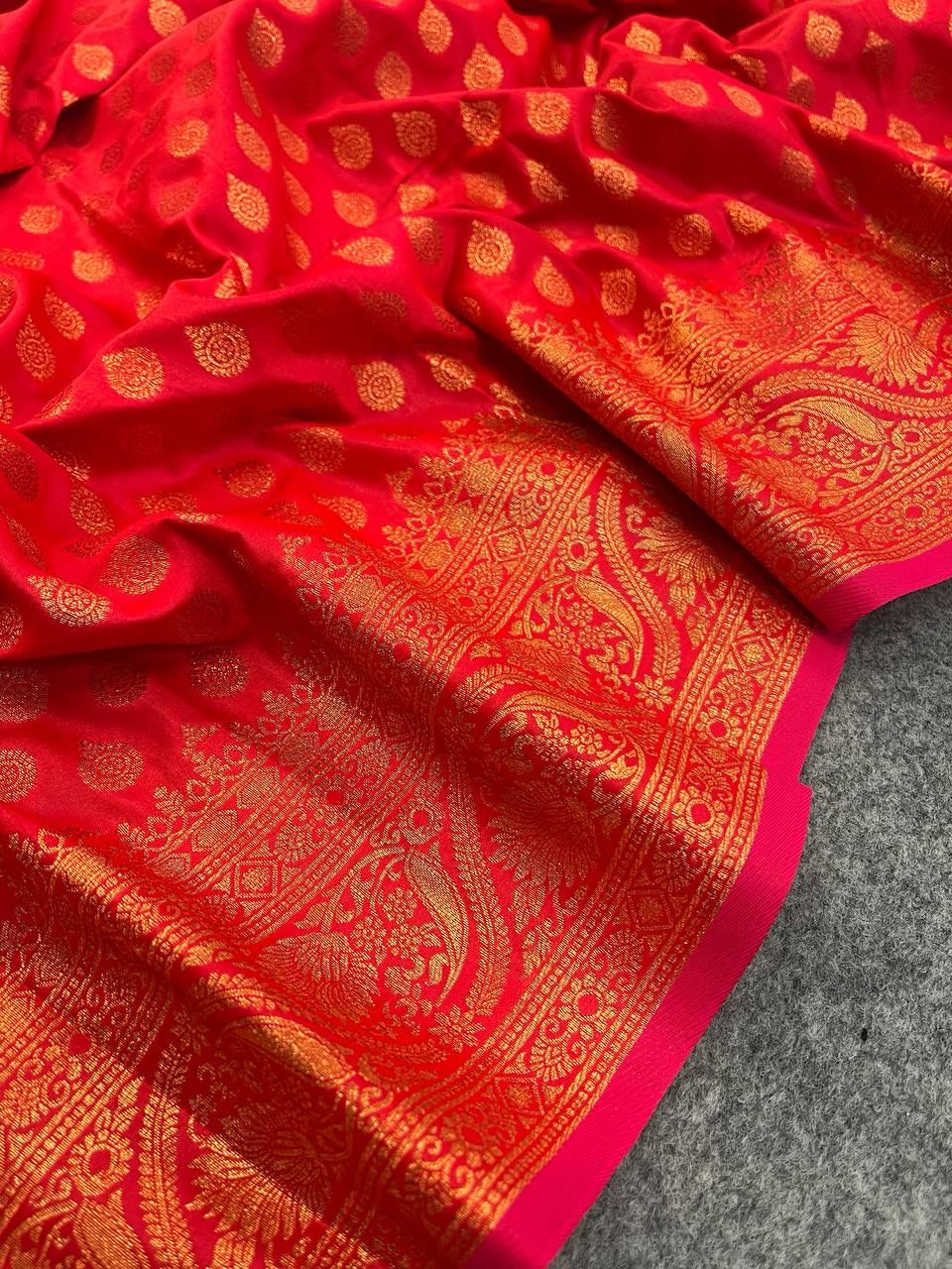 Desirable Red Soft Banarasi Silk Saree With Snappy Blouse Piece