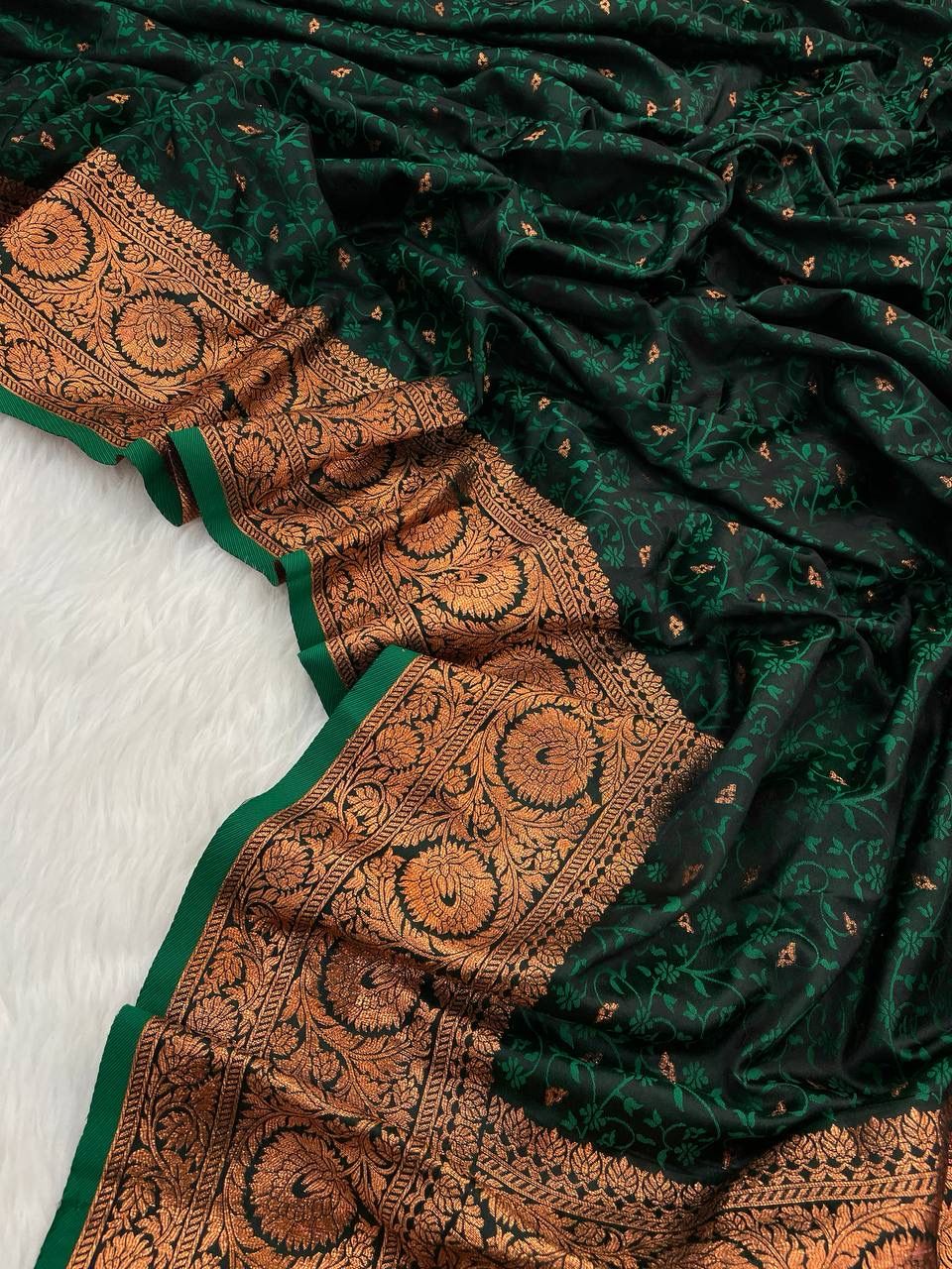 Staring Dark Green Soft Banarasi Silk Saree With Zephyr Blouse Piece