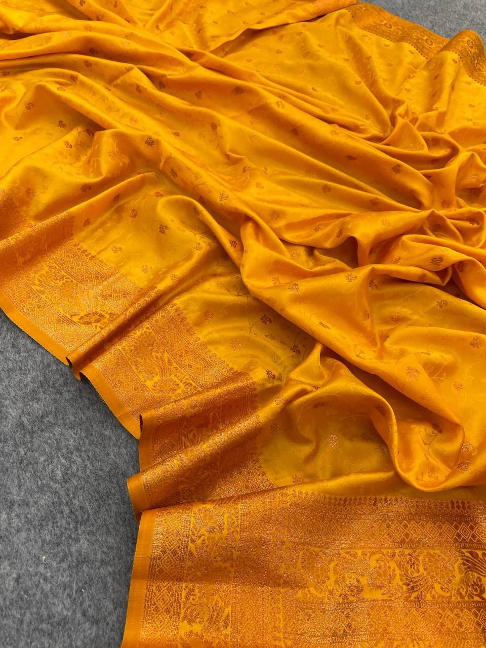 Appealing Yellow Soft Banarasi Silk Saree With Splendorous Blouse Piece