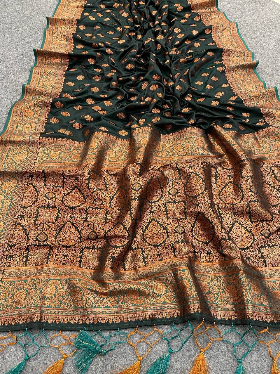 Gratifying Dark Green Soft Banarasi Silk Saree With Resonant Blouse Piece