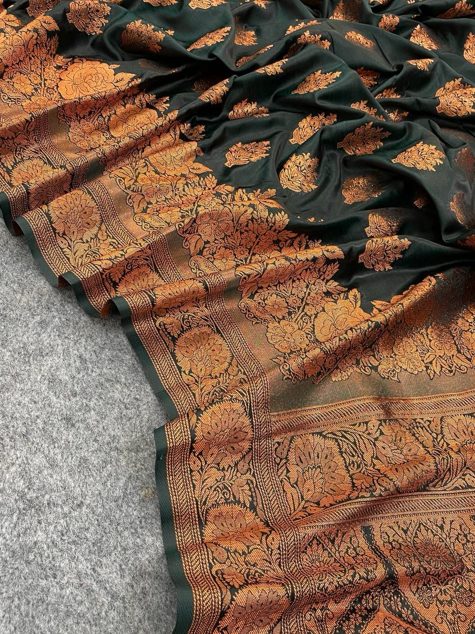 Trendy Dark Green Soft Banarasi Silk Saree With Verdant Blouse Piece