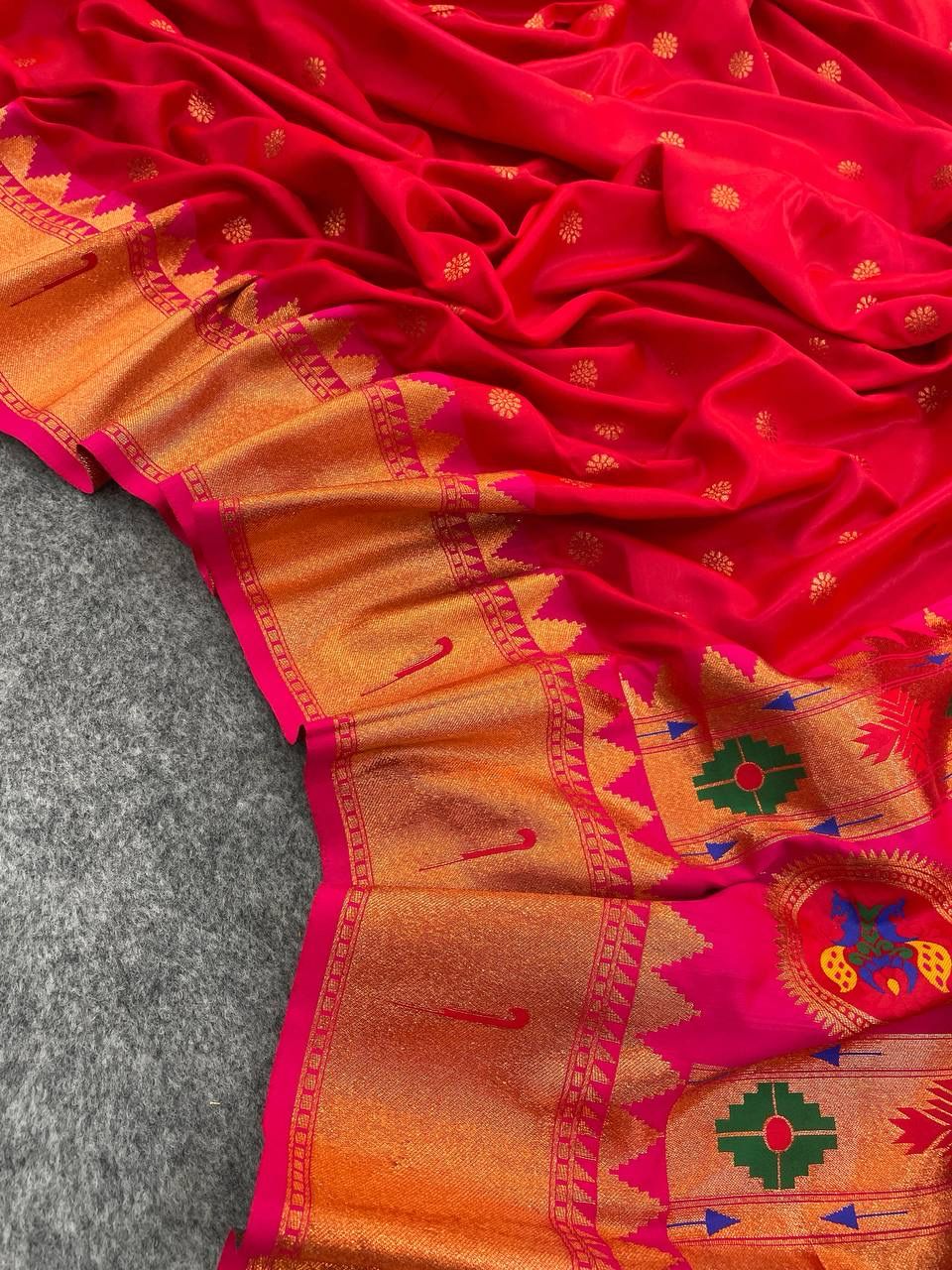 Attractive Red Paithani Silk Saree With Stunner Blouse Piece