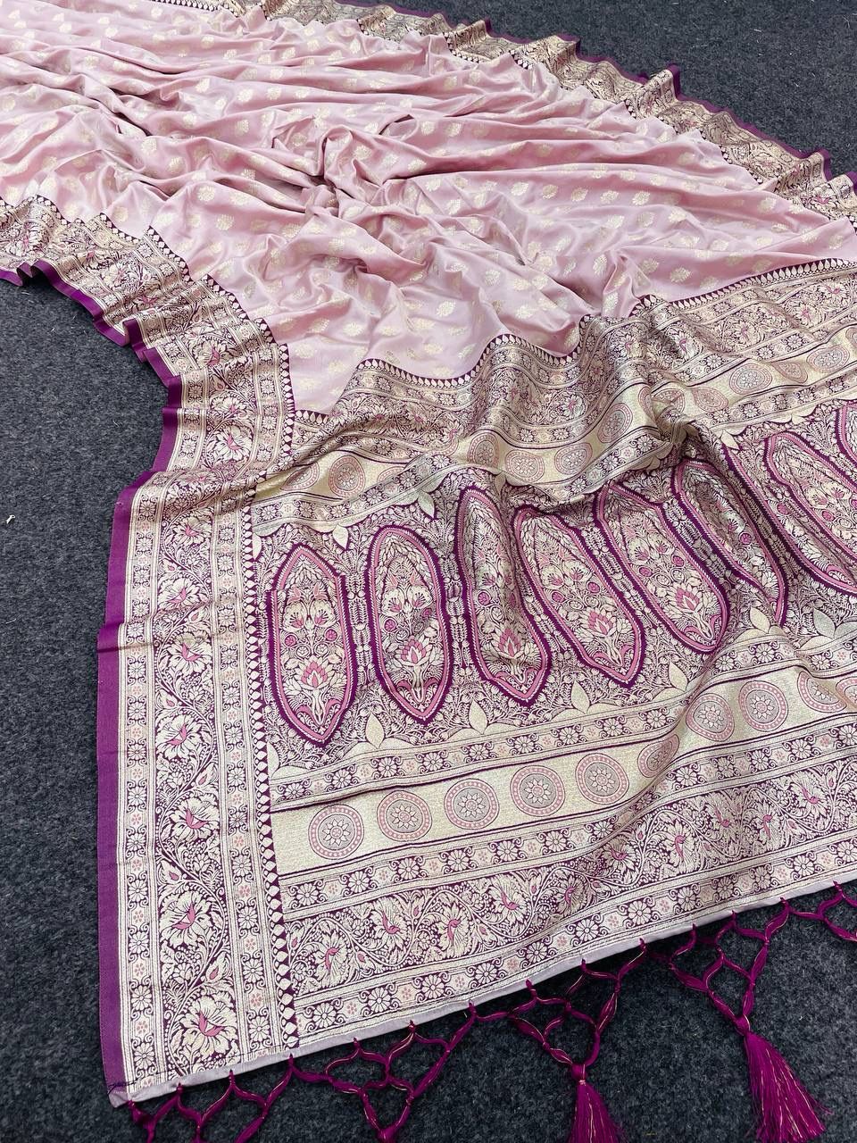 Extraordinary Pink Soft Banarasi Silk Saree With Jubilant Blouse Piece