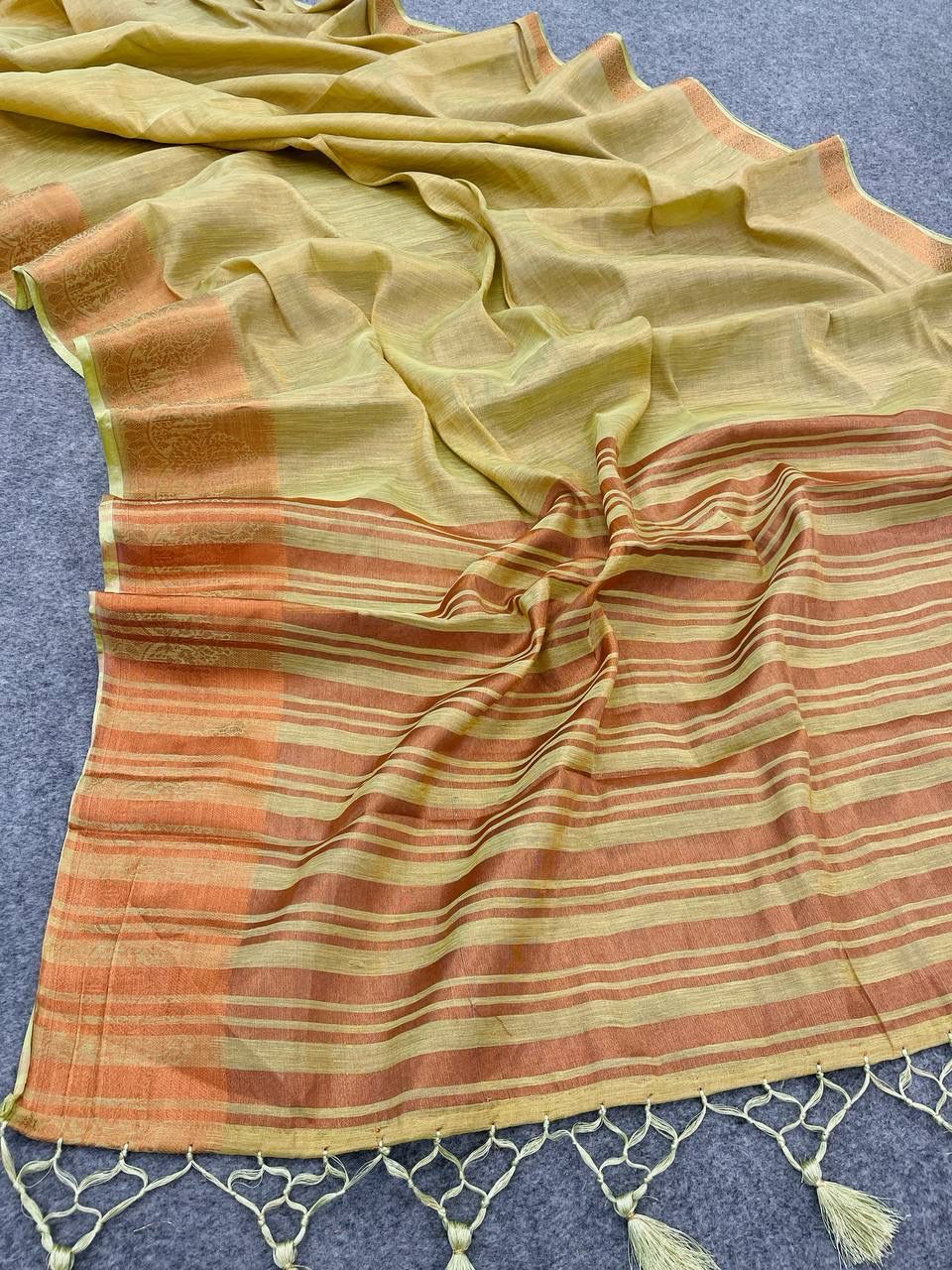 Effulgent Pista Cotton Silk Saree With Super classy Blouse Piece