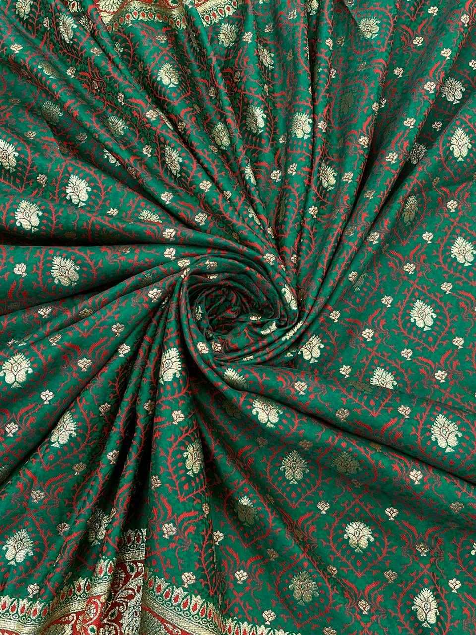 Easy on the eyes Dark Green Soft Banarasi Silk Saree With Glamorous Blouse Piece