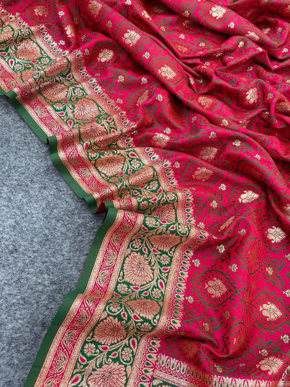 Tempting Dark Pink Soft Banarasi Silk Saree With Rhapsody Blouse Piece