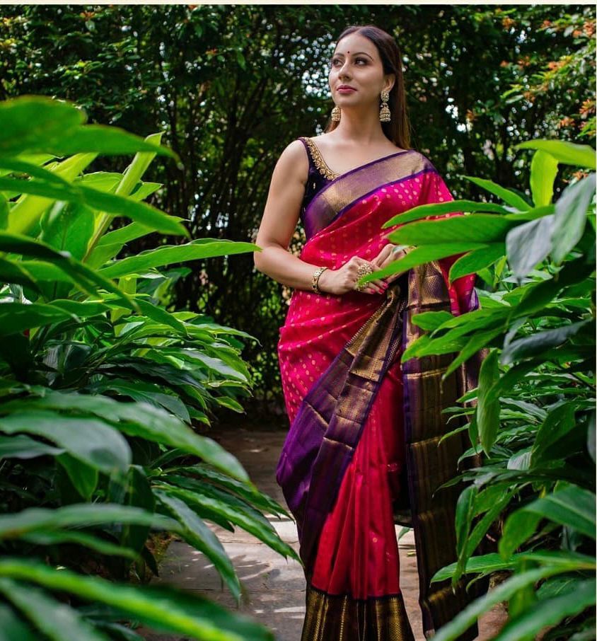 Luxuriant Dark Pink Soft Banarasi Silk Saree With Winsome Blouse Piece