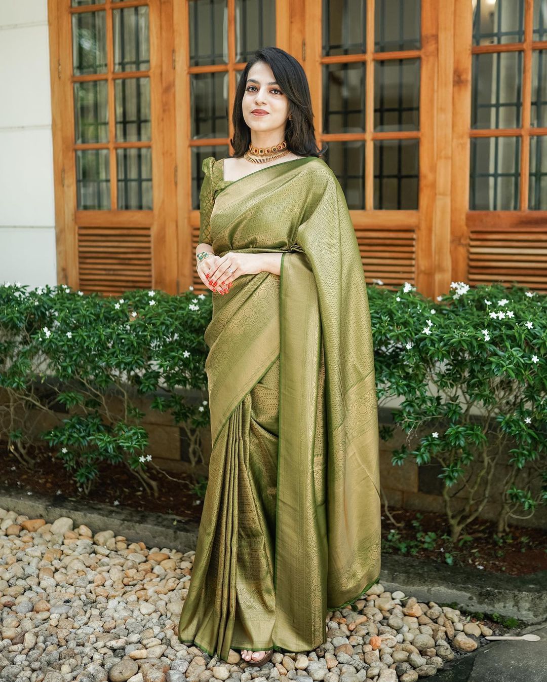 Smashing Green Soft Silk Saree With Mesmerising Blouse Piece