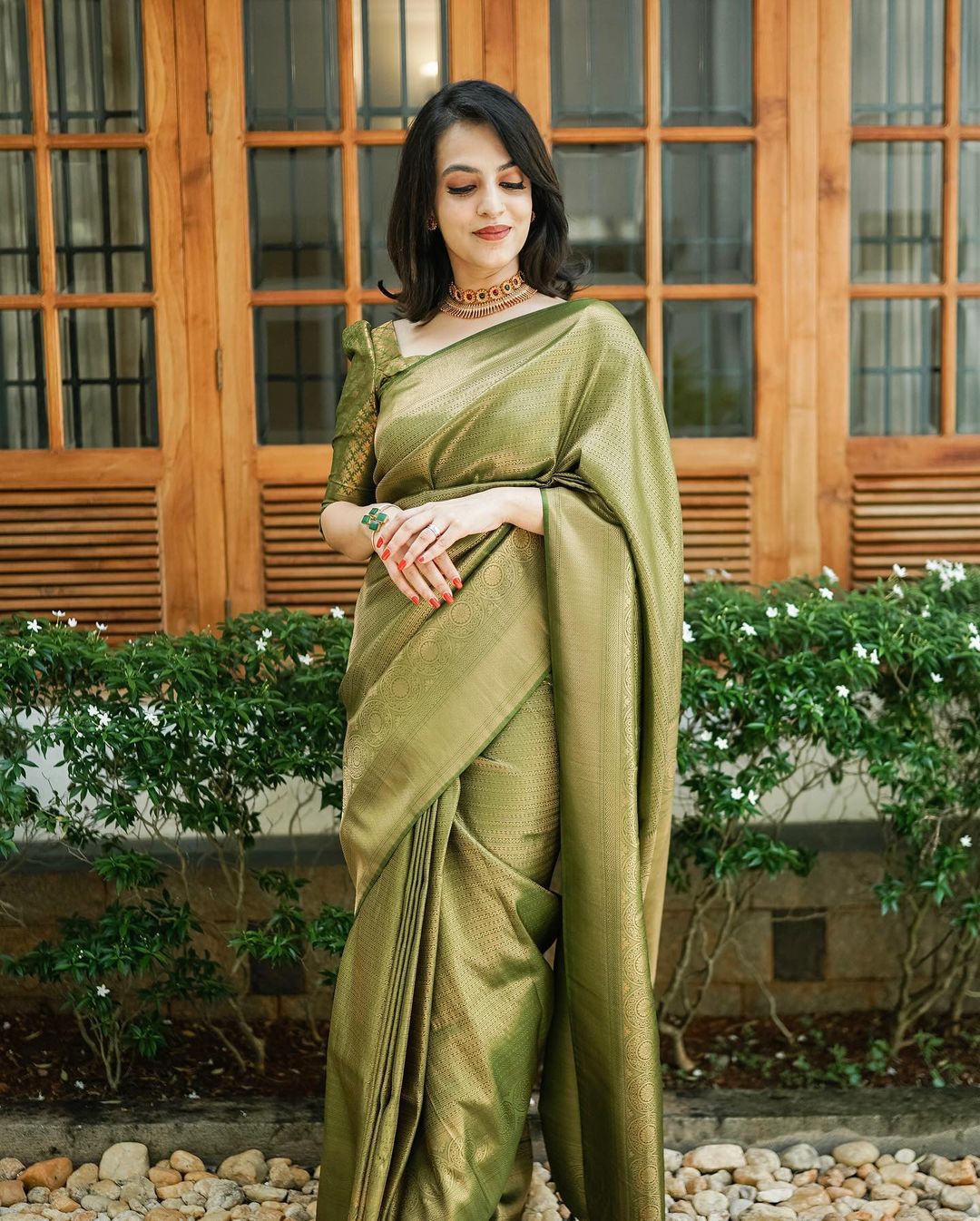 Smashing Green Soft Silk Saree With Mesmerising Blouse Piece