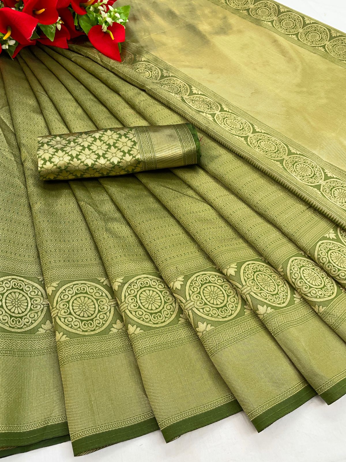 Smashing Green Soft Silk Saree With Mesmerising Blouse Piece