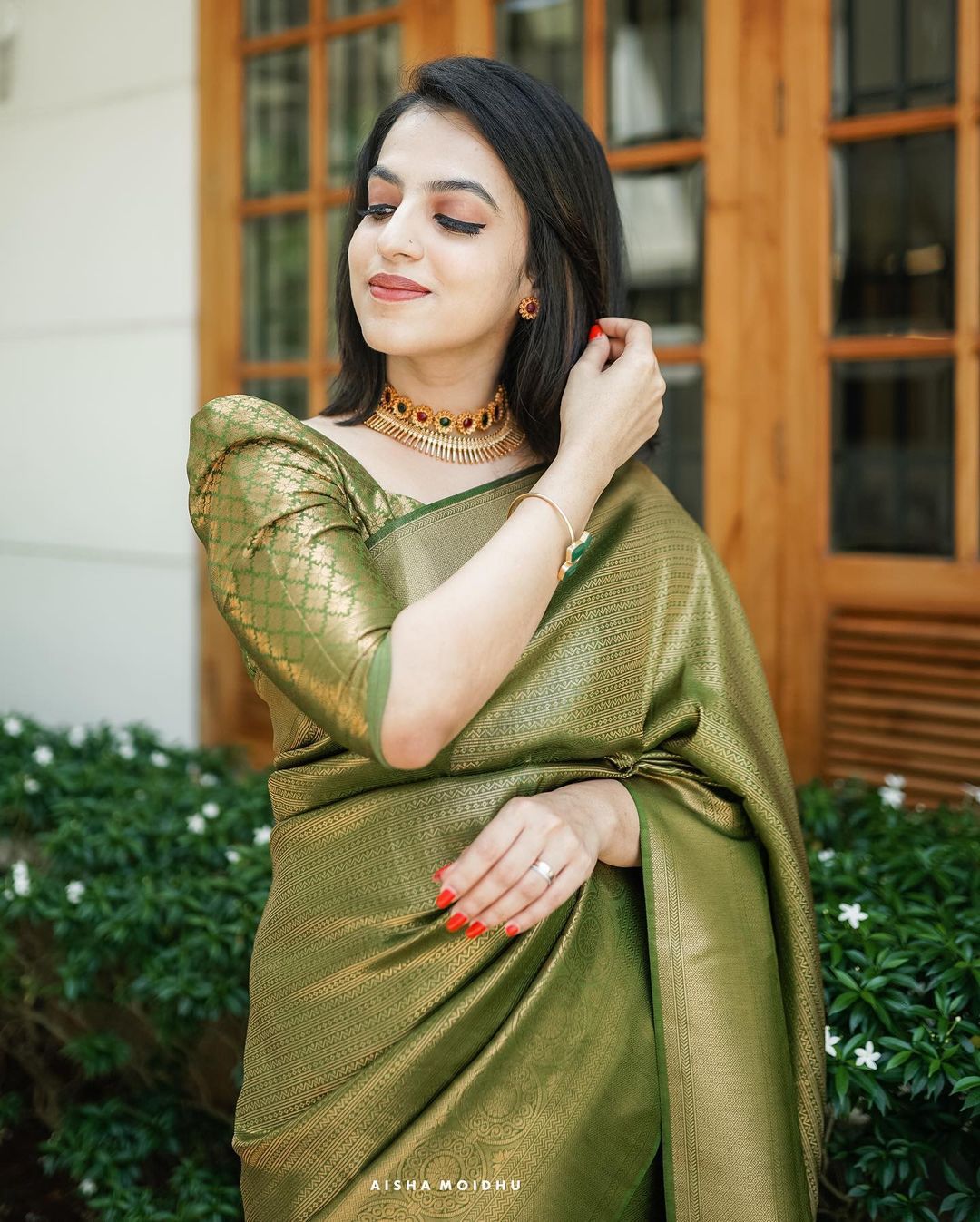 Smashing Green Soft Silk Saree With Mesmerising Blouse Piece