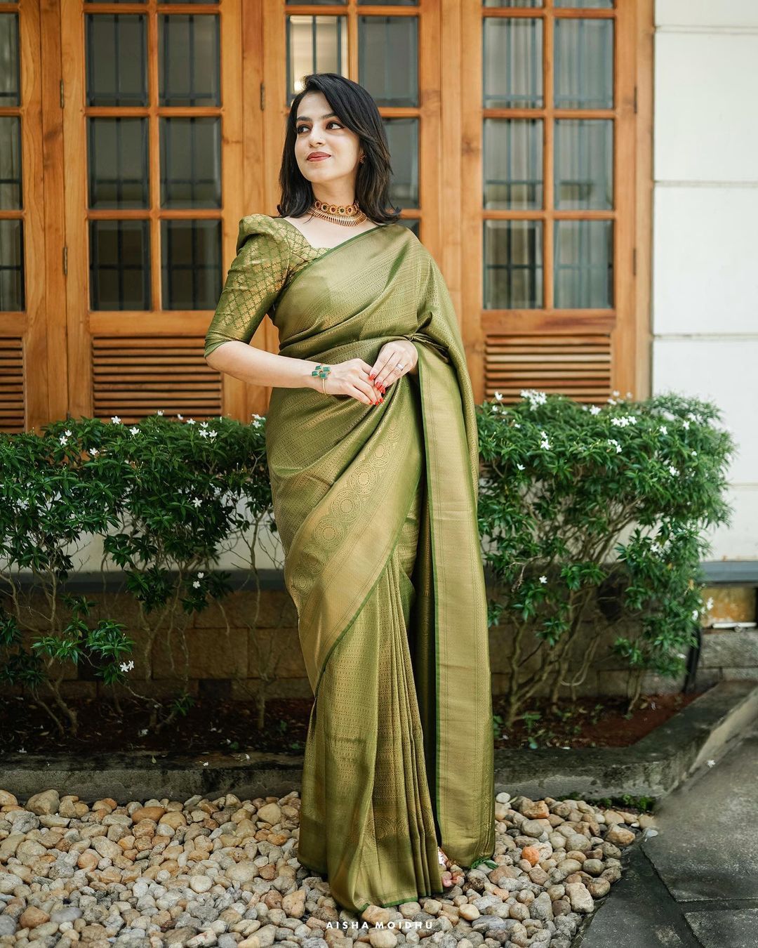 Smashing Green Soft Silk Saree With Mesmerising Blouse Piece