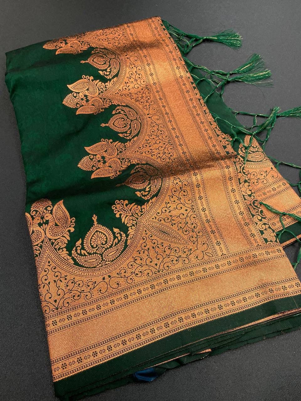 Sizzling Dark Green Soft Banarasi Silk Saree With Allure Blouse Piece