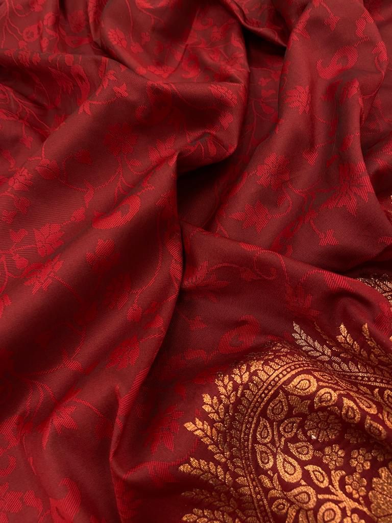 Extraordinary Maroon Soft Banarasi Silk Saree With Lagniappe Blouse Piece