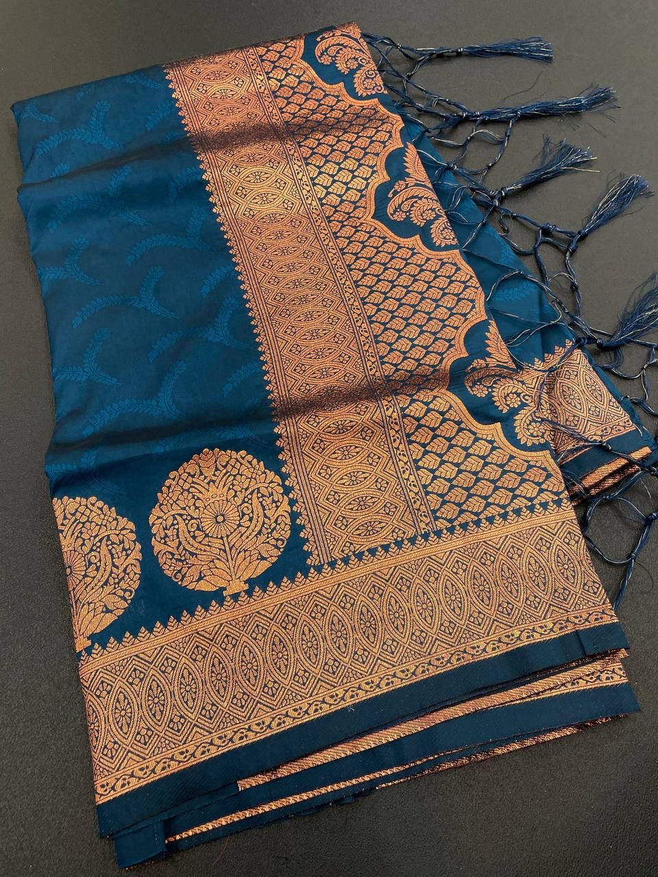 Flattering Rama Soft Banarasi Silk Saree With Lassitude Blouse Piece