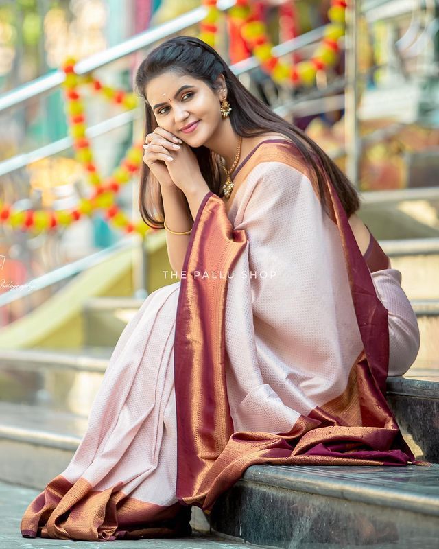 Exquisite Beige Soft Silk Saree with Gratifying Blouse Piece