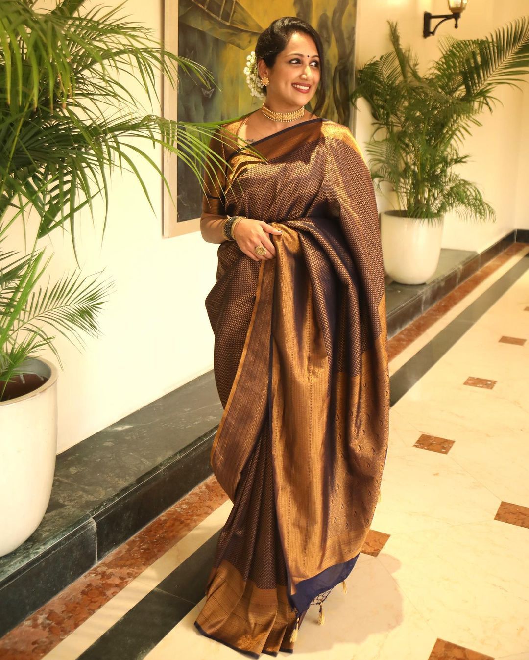 Ebullience Black Soft Silk Saree with Engrossing Blouse Piece