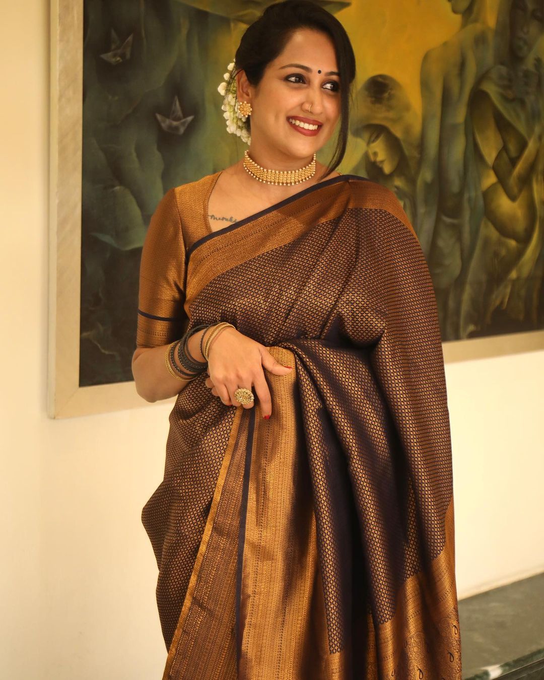 Ebullience Black Soft Silk Saree with Engrossing Blouse Piece