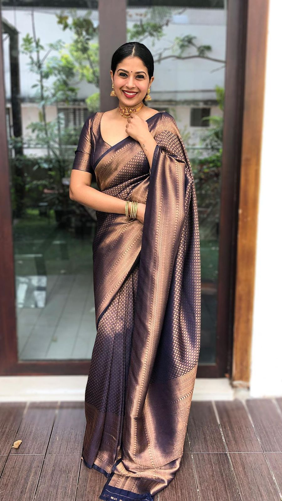 Stunner Navy Blue Soft Silk Saree with Ailurophile Blouse Piece