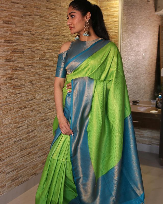 Mesmerising Parrot Soft Silk Saree With Glowing Blouse Piece