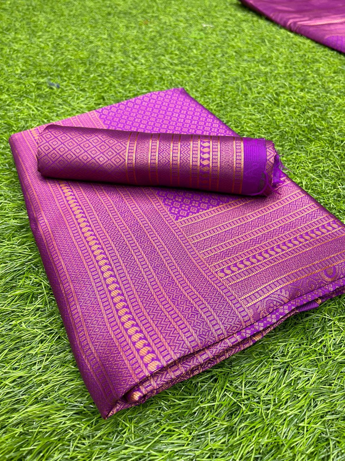 Twirling Purple Soft Silk Saree with Phenomenal Blouse Piece