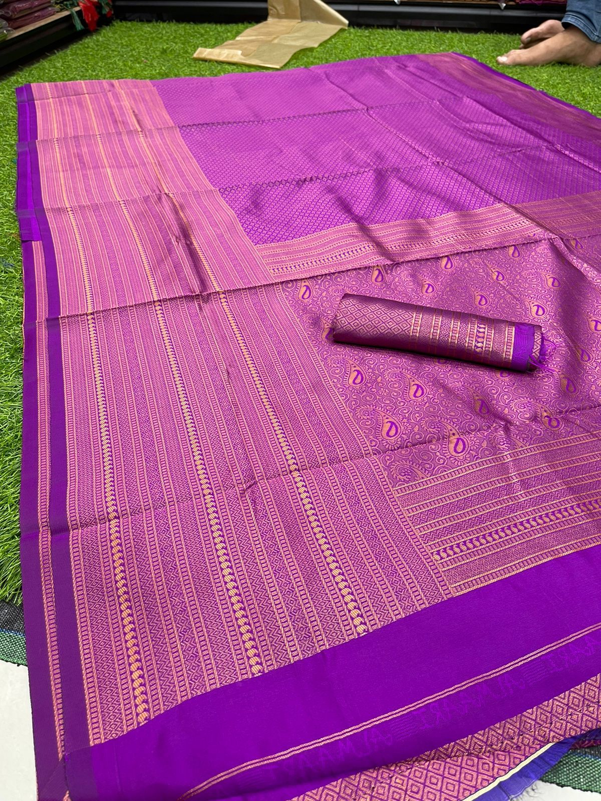 Twirling Purple Soft Silk Saree with Phenomenal Blouse Piece