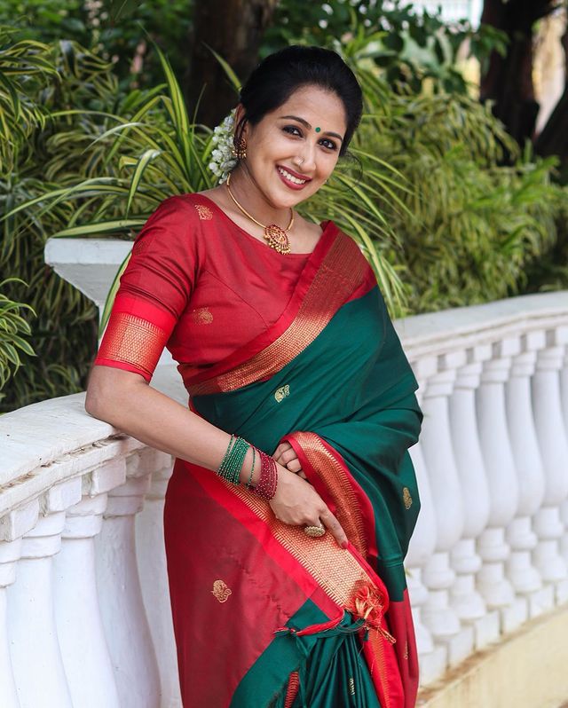 Bucolic Rama Soft Banarasi Silk Saree With Effervescent Blouse Piece