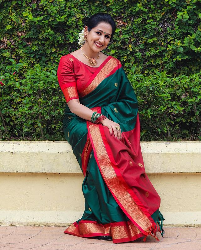 Bucolic Rama Soft Banarasi Silk Saree With Effervescent Blouse Piece