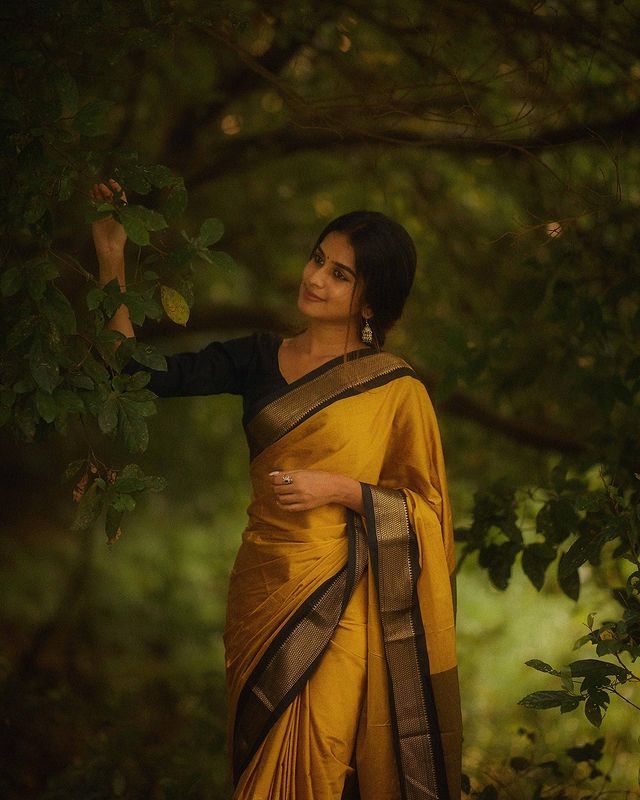 Divine Yellow Soft Banarasi Silk Saree With Efflorescence Blouse Piece