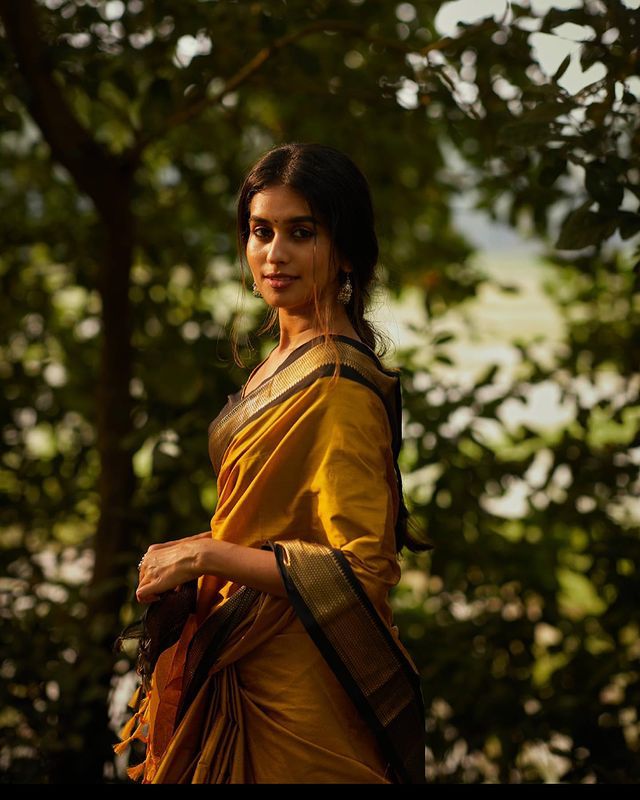 Divine Yellow Soft Banarasi Silk Saree With Efflorescence Blouse Piece