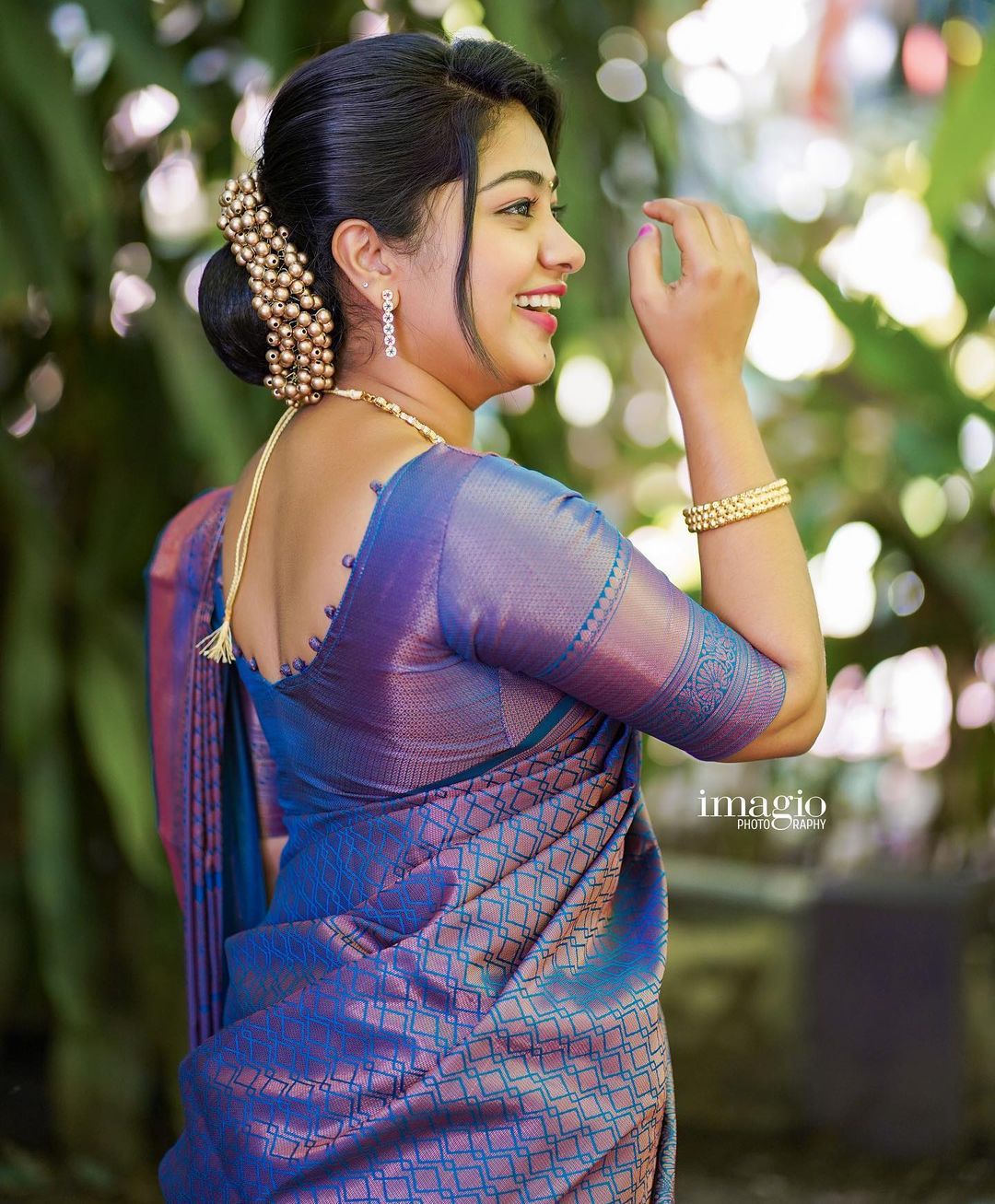 Smashing Blue Soft Silk Saree With Blooming Blouse Piece