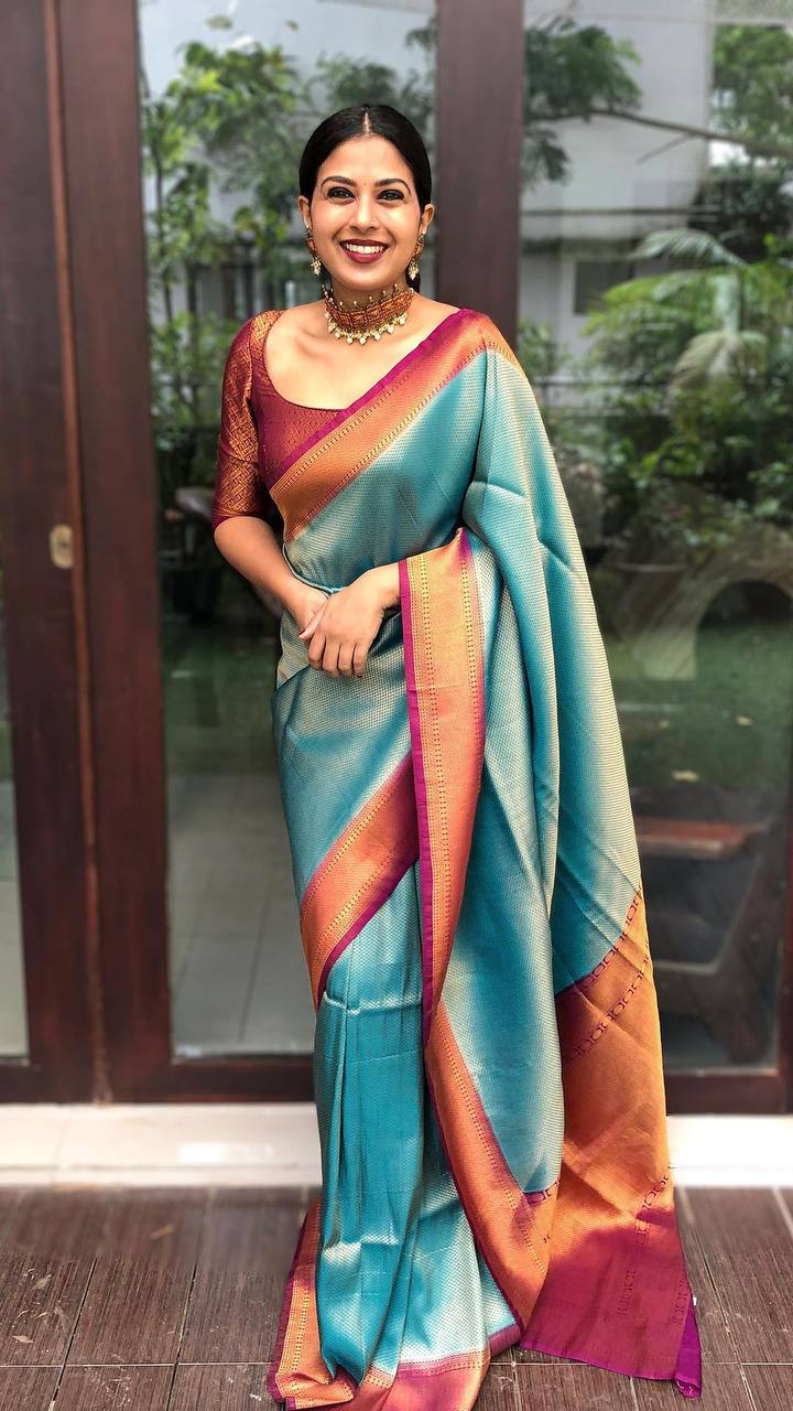 Classy Rama Soft Silk Saree with Chatoyant Blouse Piece