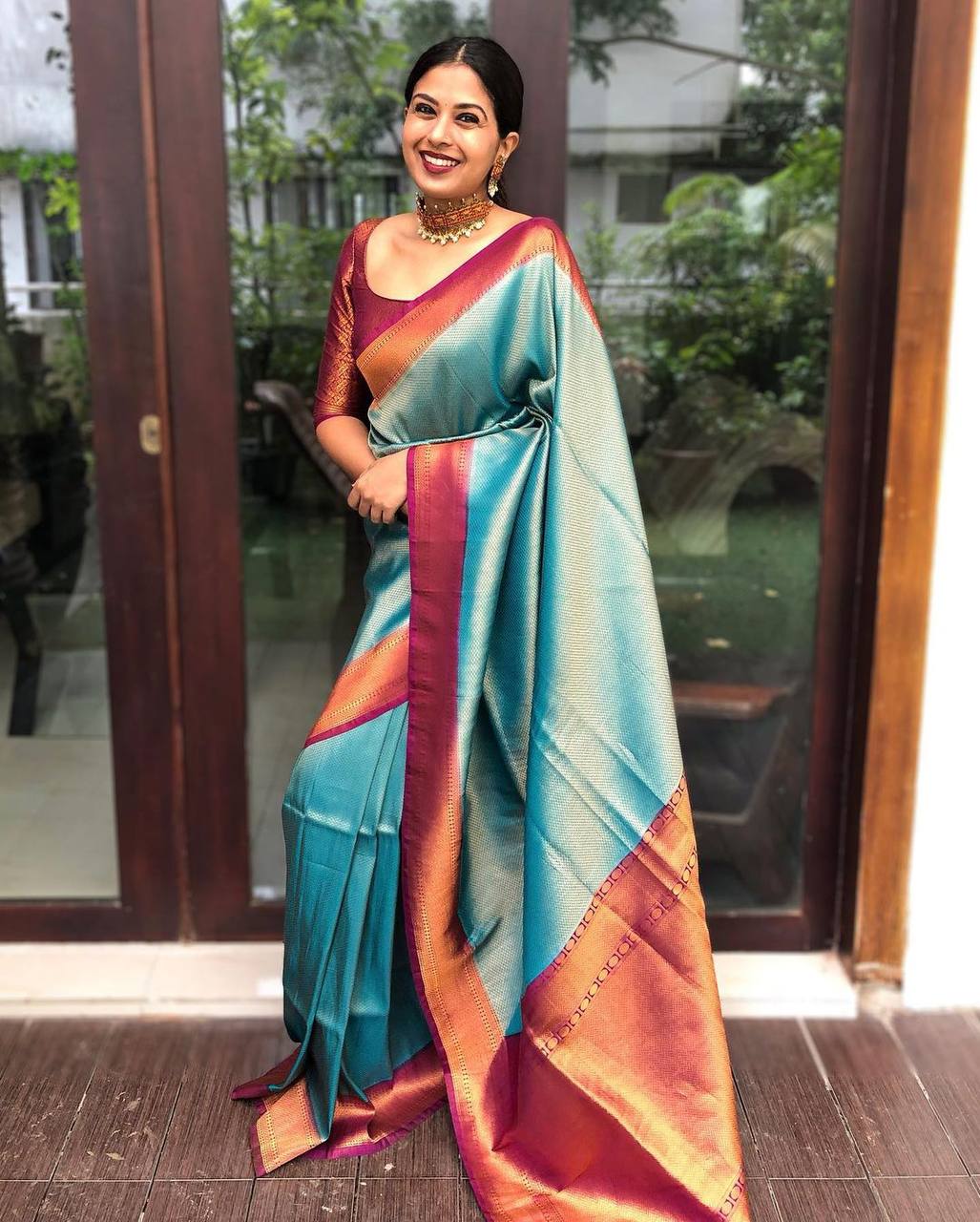 Classy Rama Soft Silk Saree with Chatoyant Blouse Piece