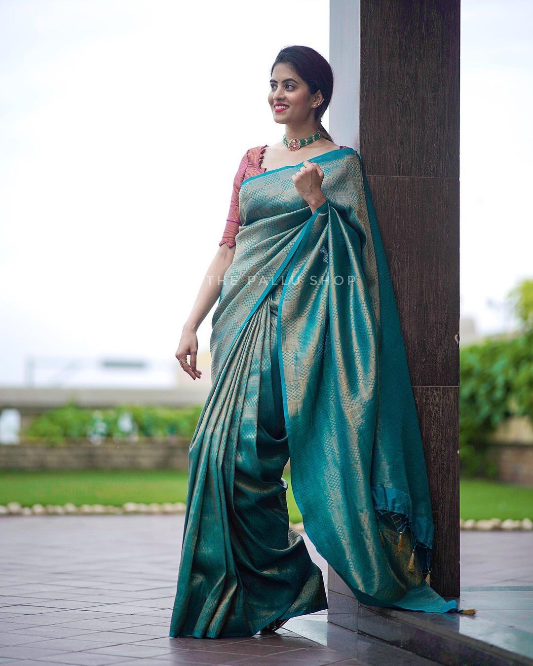 Beguiling Rama Soft Silk Saree with Impressive Blouse Piece