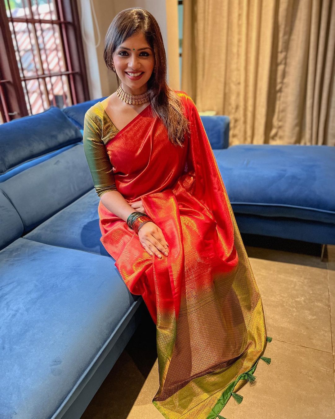 Enthralling Red Soft Silk Saree with Surpassing Blouse Piece